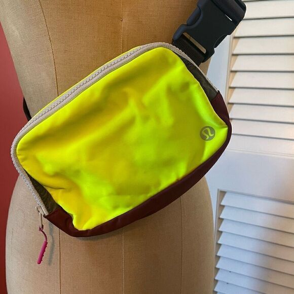 LULULEMON | everywhere belt bag neon multicolor - Picture 2 of 11